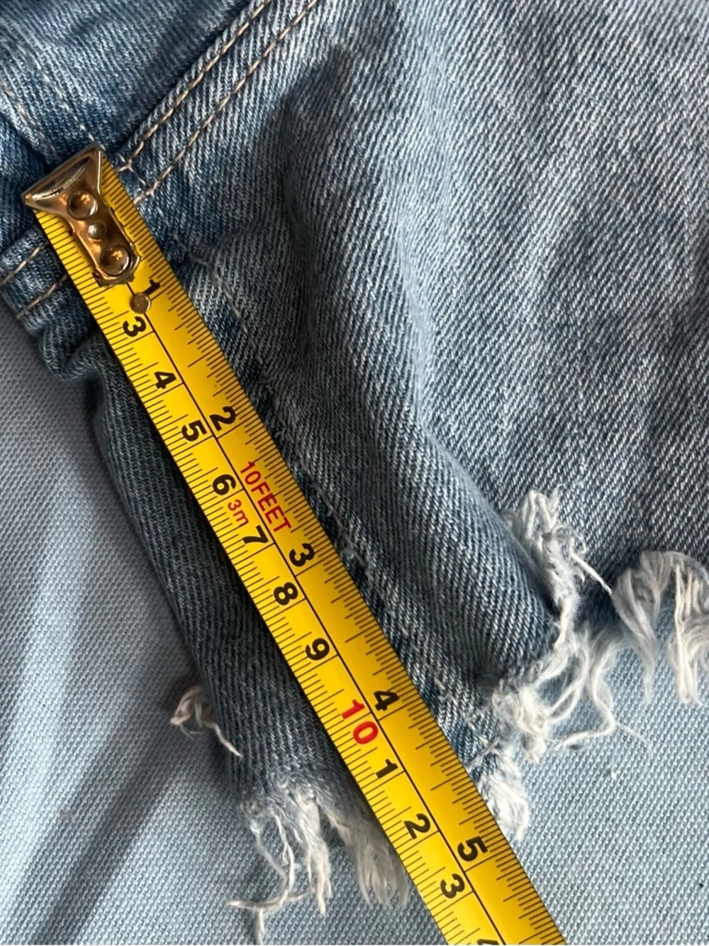 Hollister Ultra High Rise Mom Shorts 5” Sz  30/10 Light Wash Frayed Hem - Picture 5 of 8